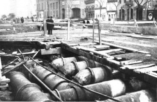 SUBDIVISION OF 36" AND 30" GAS MAINS OVER ROOF OF
SUBWAY&mdash;66TH STREET AND BROADWAY