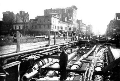 SMALL WATER MAINS BETWEEN STREET SURFACE AND SUBWAY
ROOF, SUBSTITUTED FOR ONE LARGE MAIN&mdash;125TH STREET AND LENOX AVE.