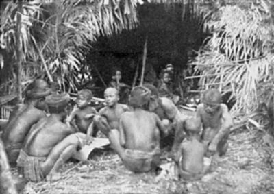 Semang of Kedah having a meal (from Skeat and Blagden's
"Pagan Races of the Malay Peninsula")