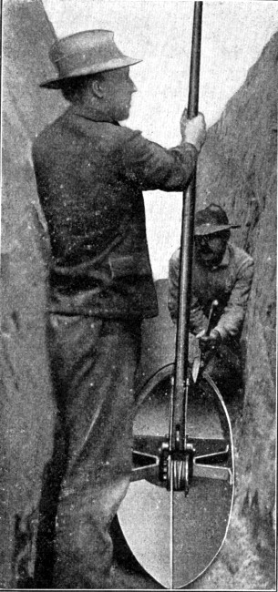 Fig. 268.&mdash;Ransome Continuous Mold for Concrete Pipe
Construction.