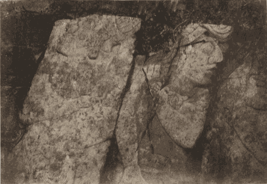 Bas-Relief colossal, &aacute; Palenque; cote droit de la cour du Palais.