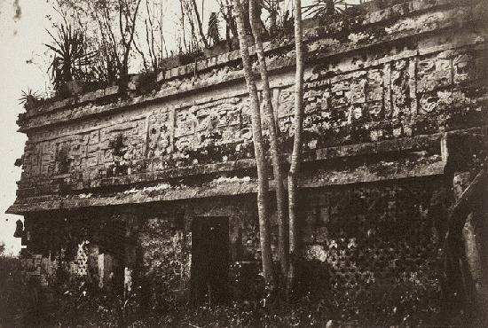 Palais Des Nonnes, &agrave; Chichen-Itza - cot&eacute;-Nord.