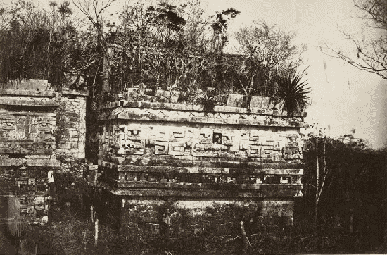 Palais Des Nonnes, &agrave; Chichen-Itza - fa&ccedil;ade de l'alle Gauche