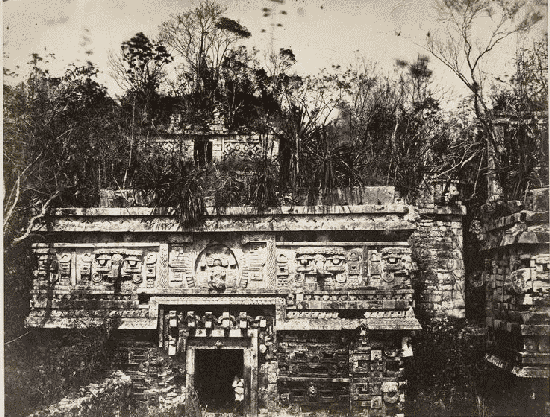 Palais Des Nonnes, &agrave; Chichen-Itza - fa&ccedil;ade principale.
