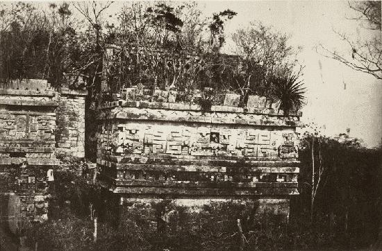 Palais Des Nonnes, &agrave; Chichen-Itza, alle gauche.