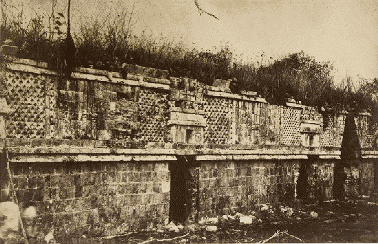 Palais Des Nonnes, &agrave; Uxmal; cote sud.
