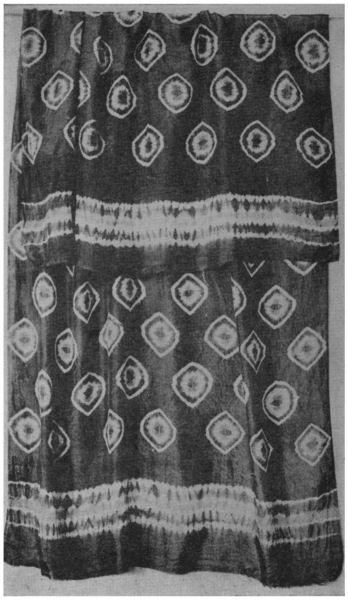 A repeating diagonal square pattern with top and bottom borders
