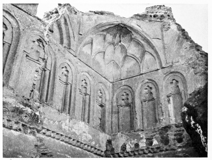 Fig. 42.&mdash;RAḲḲAH, DOMED CHAMBER IN PALACE.