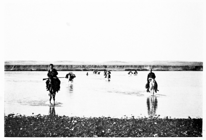 Fig. 205.&mdash;FORDING THE TIGRIS BELOW DIYÂRBEKR.